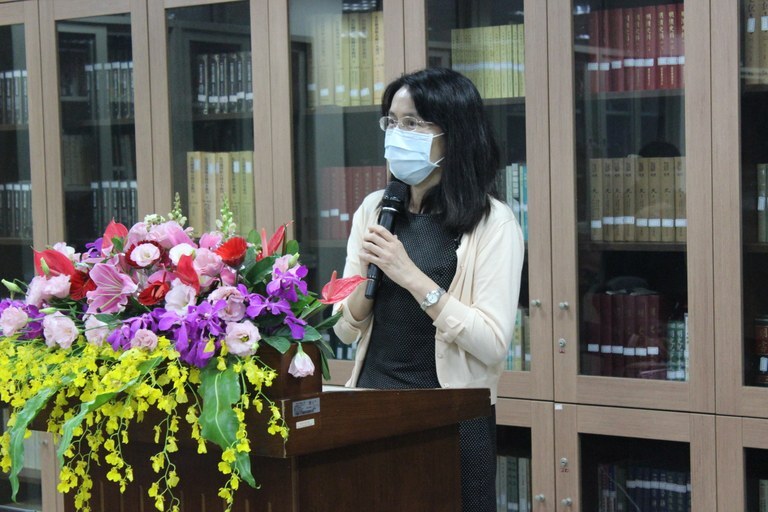 Zhang Yufang, Dean of National Chung Hsing University School of Arts, delivered a speech